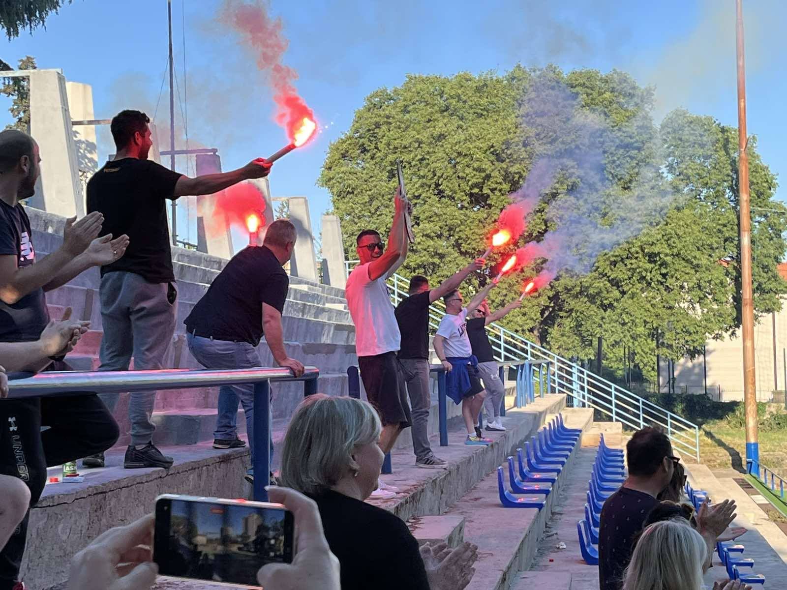 Više od kluba (182)