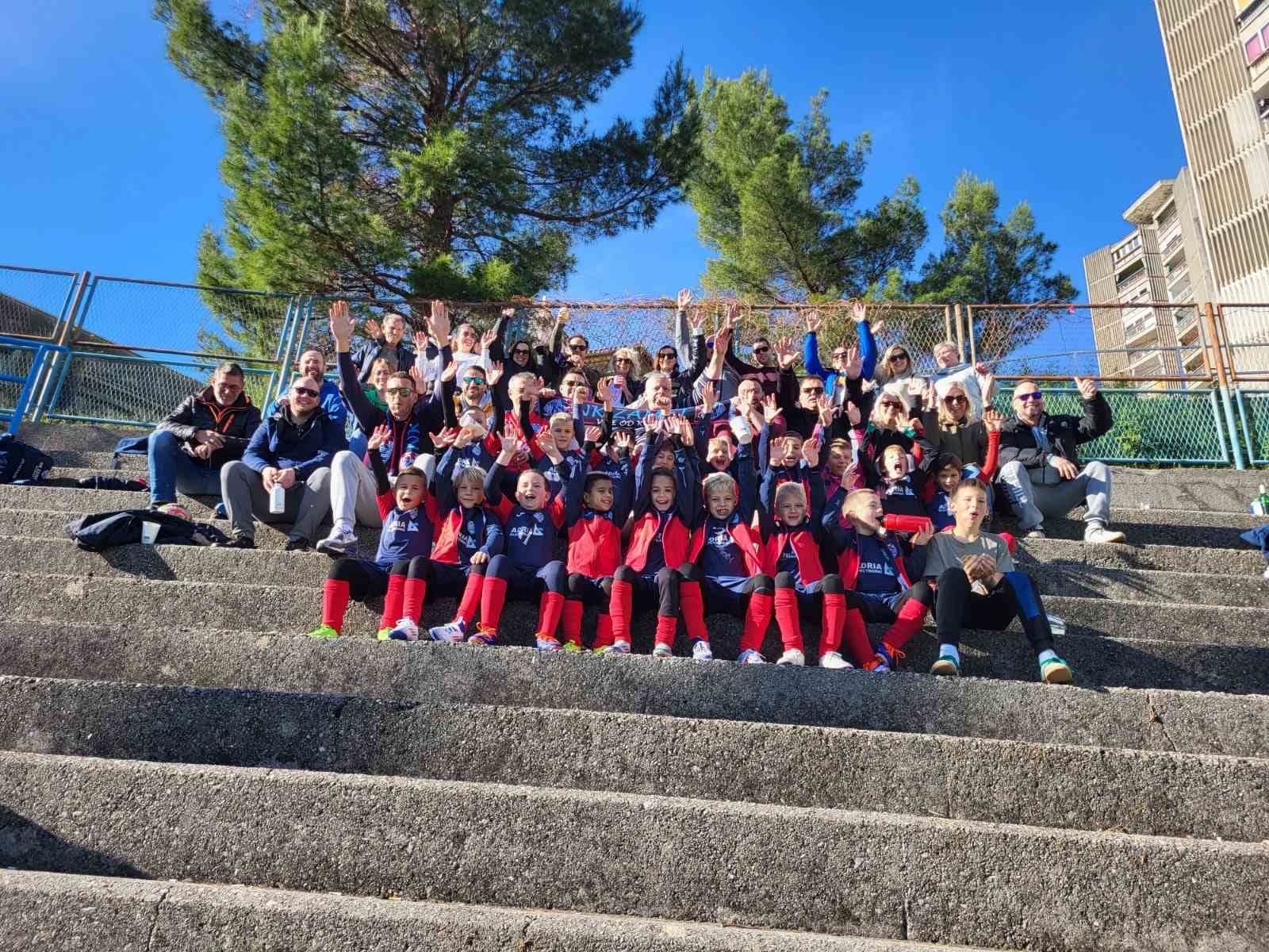 Više od kluba (133)