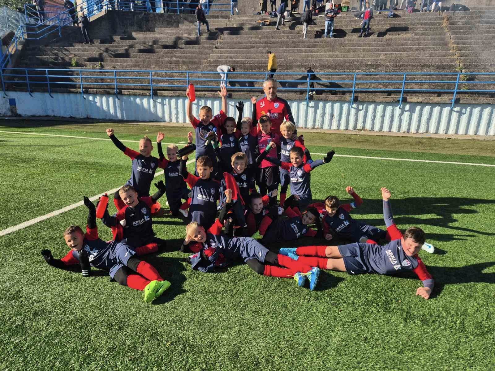 Više od kluba (137)