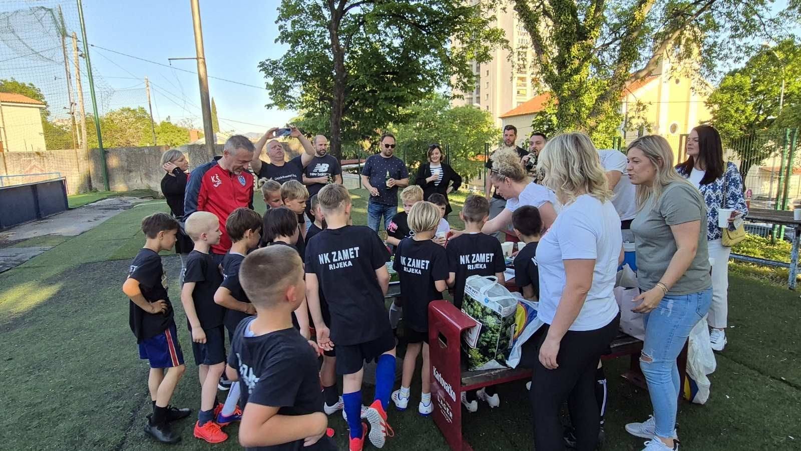 Više od kluba (187)